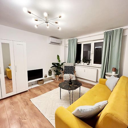 Lola'S Apartament Close To City Center Boekarest Buitenkant foto