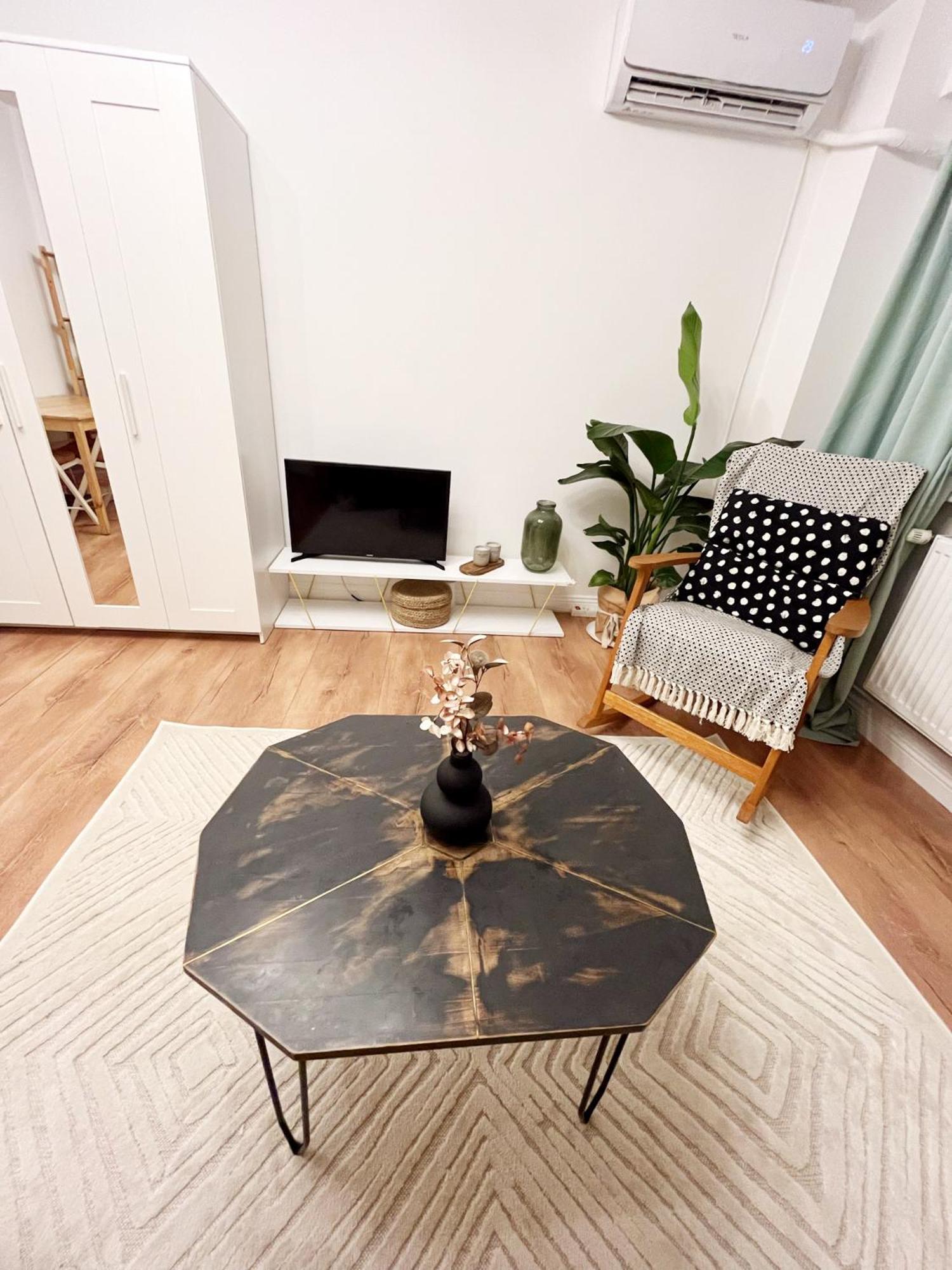 Lola'S Apartament Close To City Center Boekarest Buitenkant foto